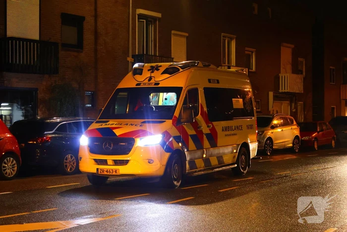 Voetganger gewond bij botsing met autospiegel