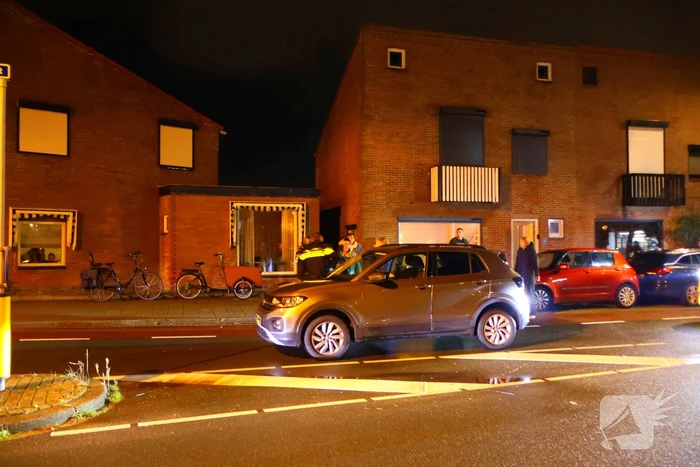 Voetganger gewond bij botsing met autospiegel