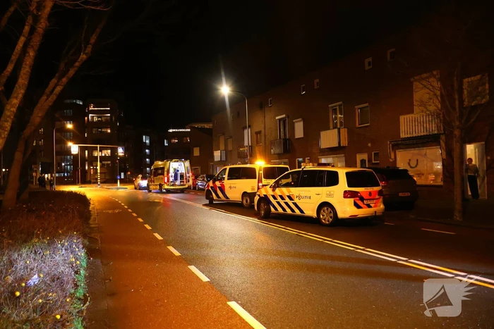 Voetganger gewond bij botsing met autospiegel
