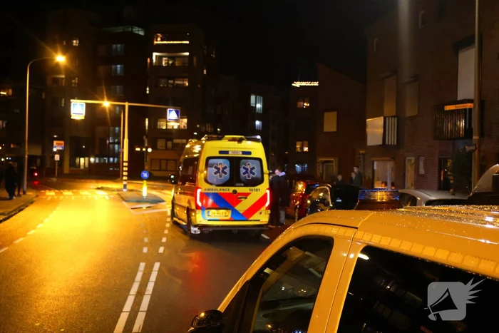 Voetganger gewond bij botsing met autospiegel