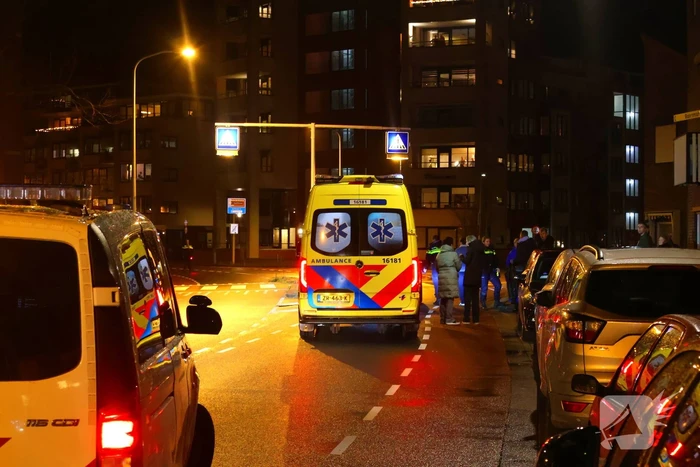 Voetganger gewond bij botsing met autospiegel