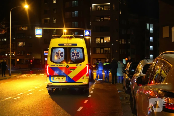 Voetganger gewond bij botsing met autospiegel