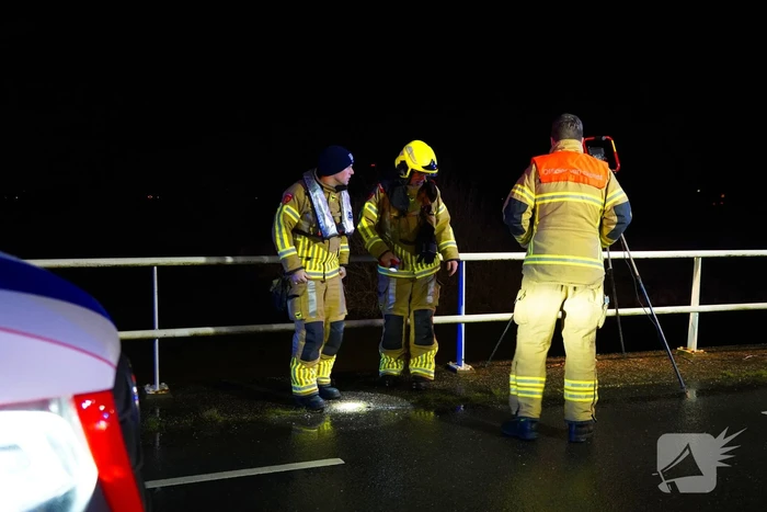 Gladheid leidt tot auto te water