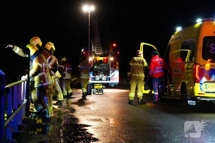 Gladheid leidt tot auto te water