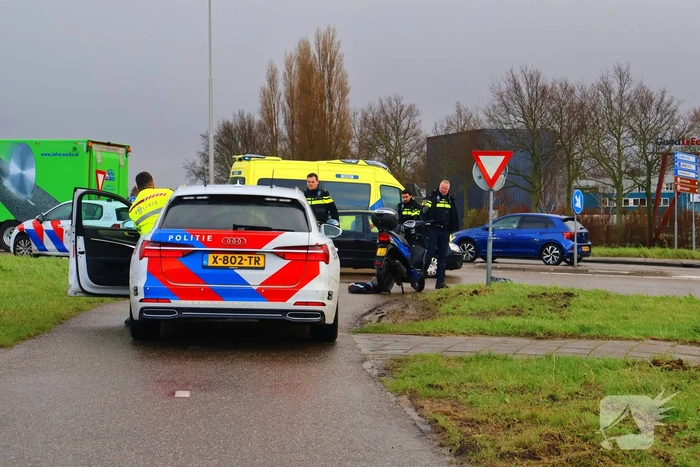 Scooterrijder gewond bij aanrijding met automobilist