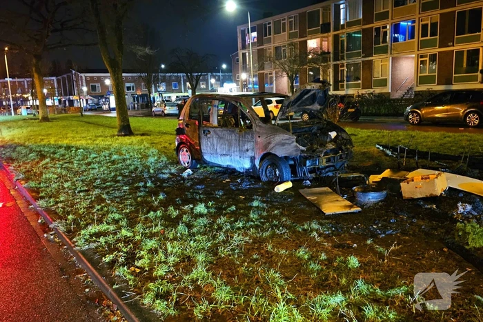 Auto voor derde keer in brand gestoken