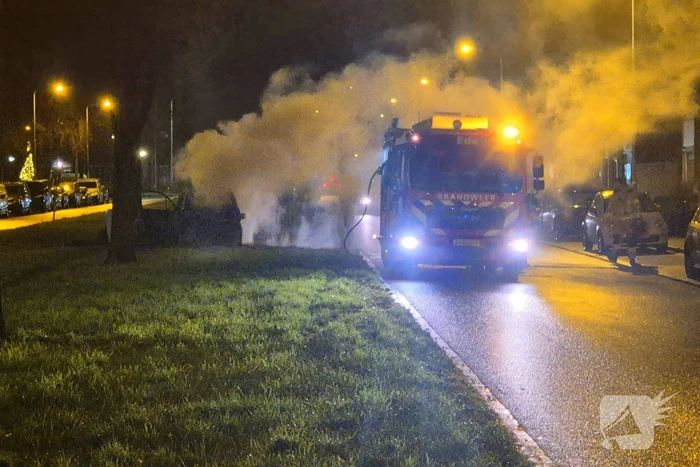 Auto voor derde keer in brand gestoken