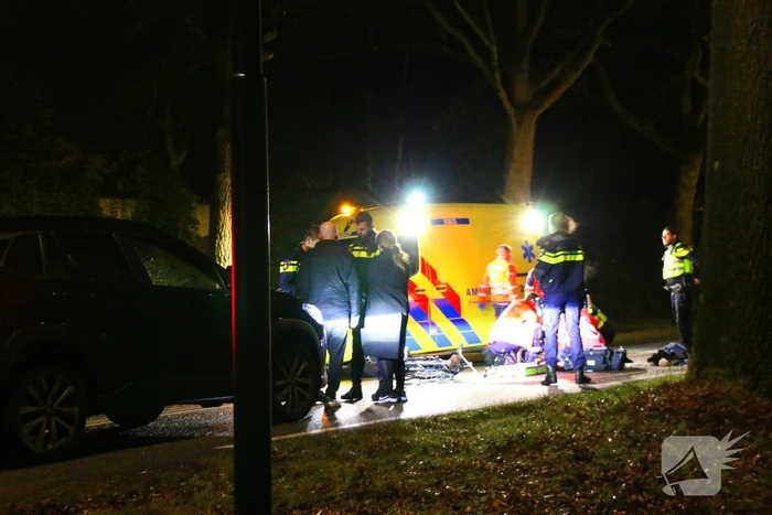 Fietser zwaargewond na ongeval met auto