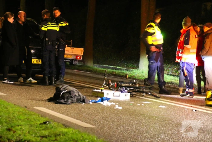 Fietser zwaargewond na ongeval met auto