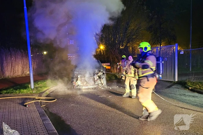 Auto verwoest door brand