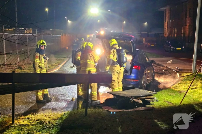 Auto verwoest door brand