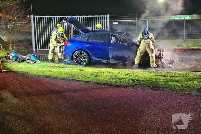 Auto verwoest door brand