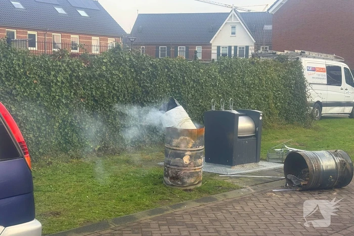 Brandweer dooft brand in vuurton