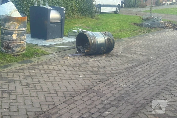 Brandweer dooft brand in vuurton