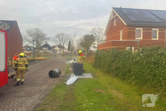 Brandweer dooft brand in vuurton
