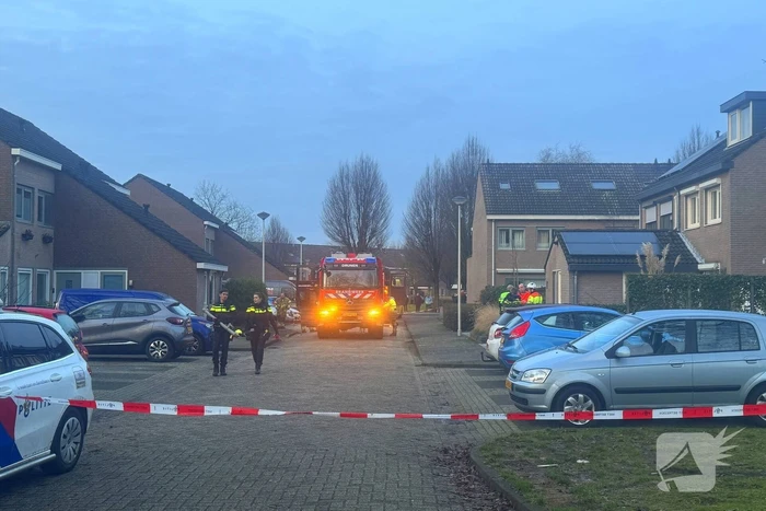 Straat afgezet bij brand in woning