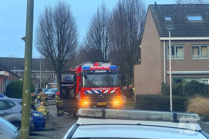 Straat afgezet bij brand in woning