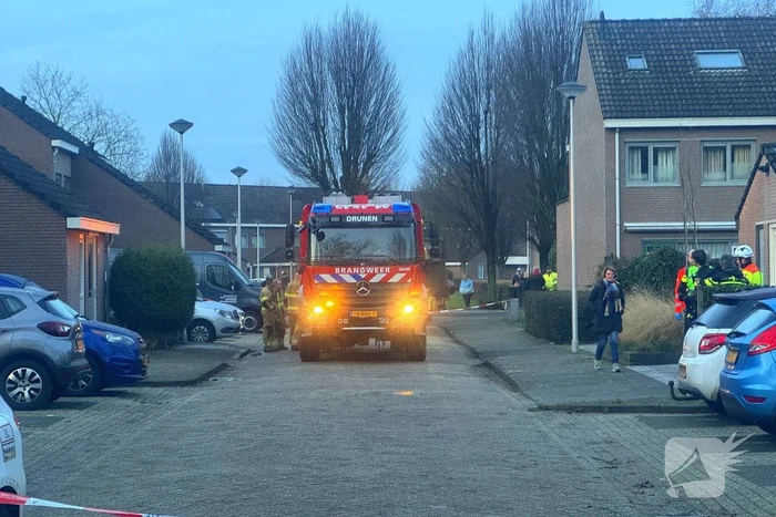 Straat afgezet bij brand in woning