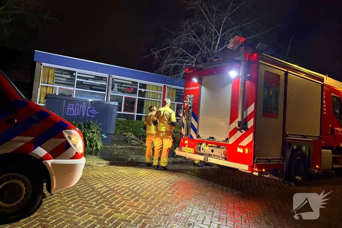 Kerstboom in brand snel geblust