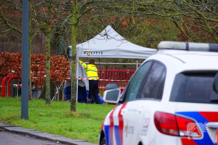 Overleden persoon aangetroffen bij begraafplaats