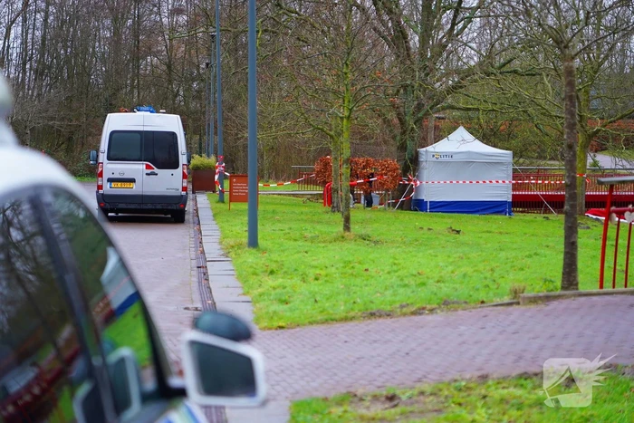 Overleden persoon aangetroffen bij begraafplaats