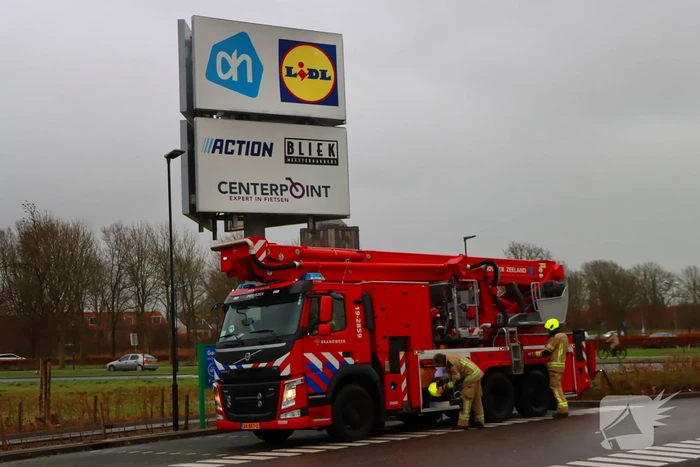 Storm veroorzaakt schade aan reclamezuil
