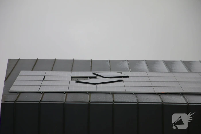Losgeraakte zonnepanelen veilig verwijderd