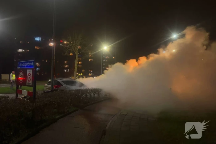 Brandweer ingezet voor autobrand