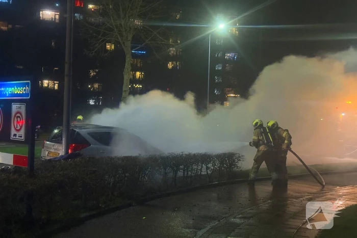 Brandweer ingezet voor autobrand