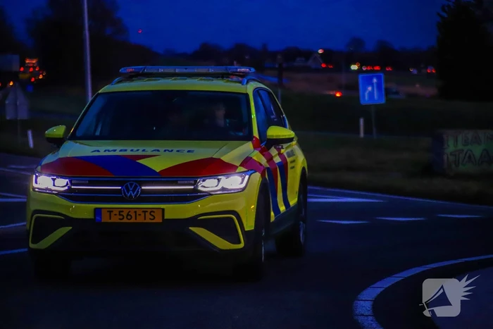 Aanrijding tussen twee voertuigen, veroorzaker rijdt door