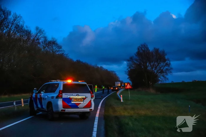 Aanrijding tussen twee voertuigen, veroorzaker rijdt door