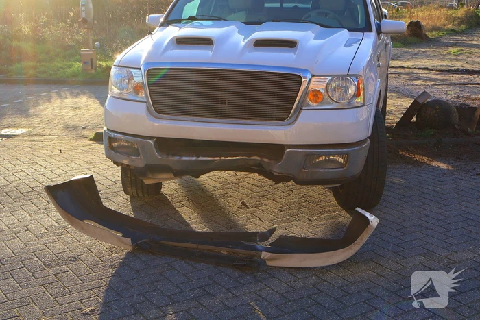 Ongeval met Ford F-150 veroorzaakt flinke schade