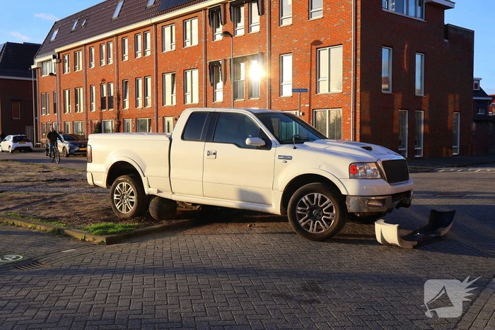 Ongeval met Ford F-150 veroorzaakt flinke schade