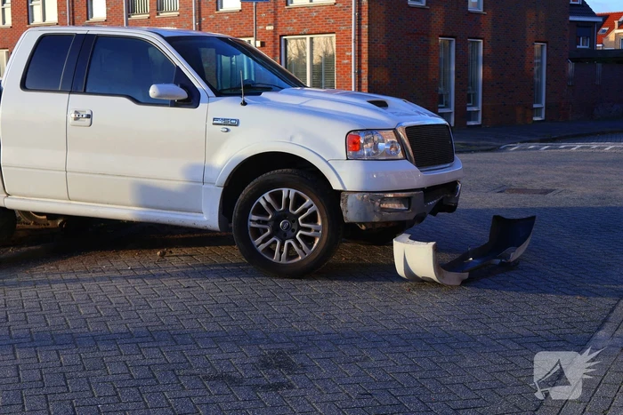 Ongeval met Ford F-150 veroorzaakt flinke schade
