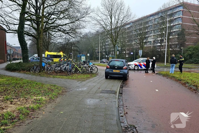 Fietser op rotonde aangereden