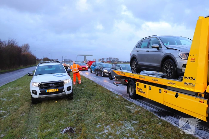 Kop-staartbotsing door glad wegdek