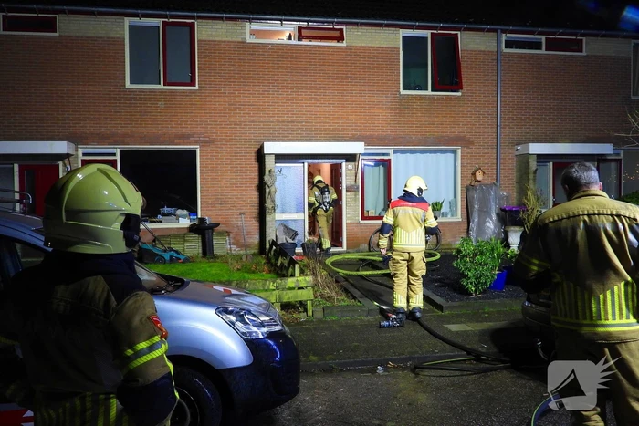 Brandweer ingezet bij woningbrand