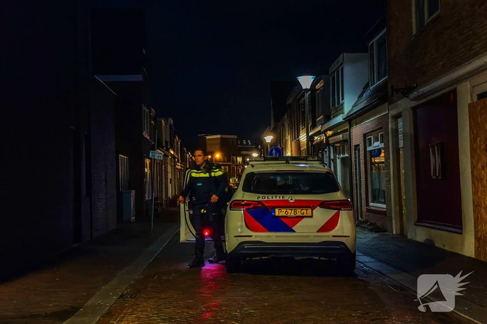 Politie treft vernield raam en inbrekerswerktuig aan
