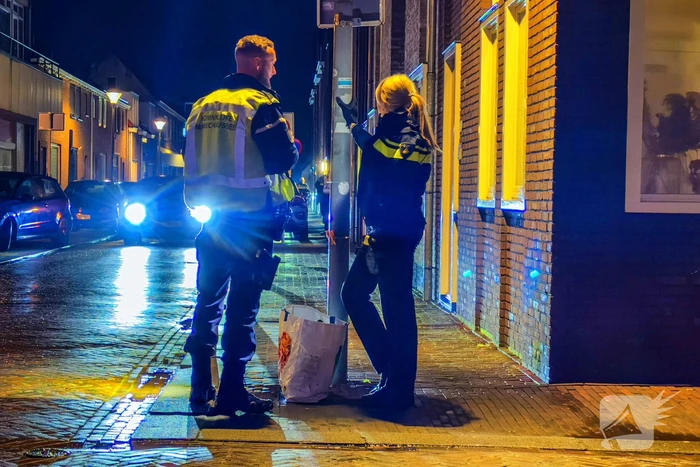 Politie treft vernield raam en inbrekerswerktuig aan