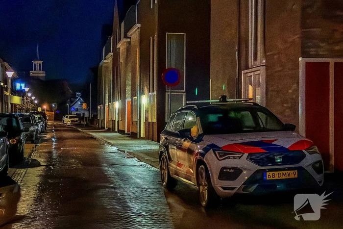 Politie treft vernield raam en inbrekerswerktuig aan