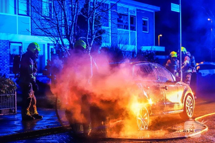 Voertuig in vlammen op: schade onherstelbaar