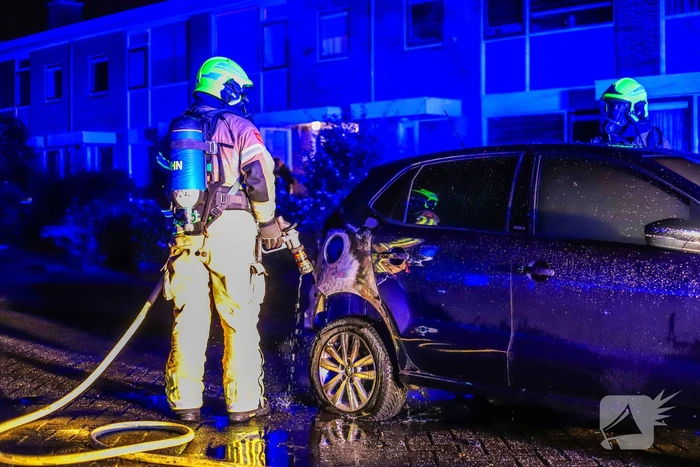 Voertuig in vlammen op: schade onherstelbaar