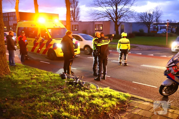 Meisje op fiets gewond bij aanrijding met automobilist