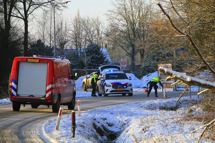 Meerdere automobilisten belanden in greppel door gladheid