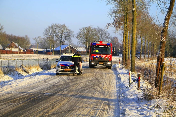 Meerdere automobilisten belanden in greppel door gladheid