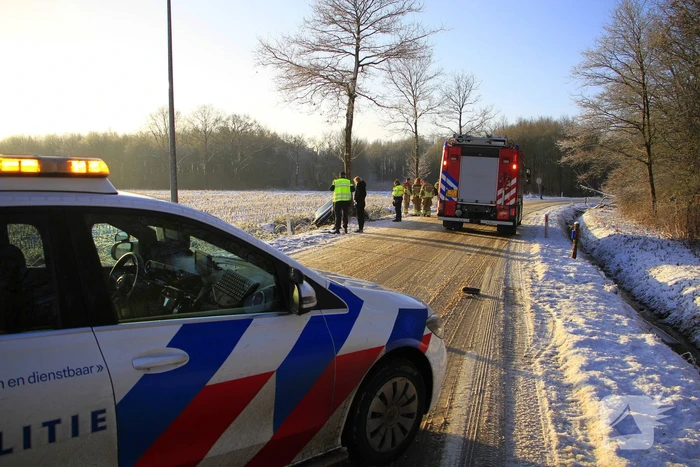 Meerdere automobilisten belanden in greppel door gladheid