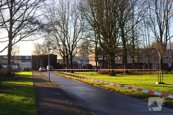 Fietser hard onderuit door glad wegdek