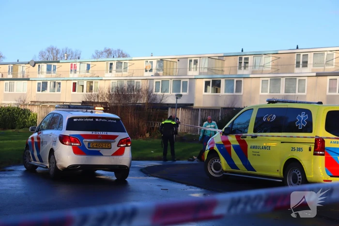 Fietser hard onderuit door glad wegdek