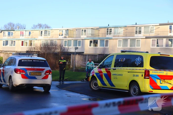 Fietser hard onderuit door glad wegdek