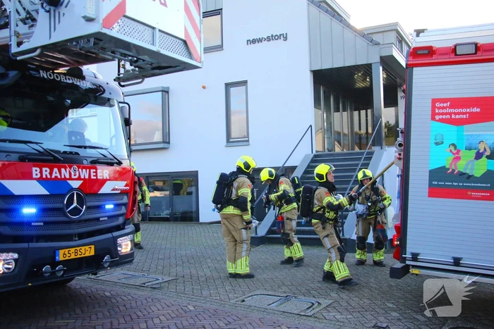 Veel rookontwikkeling bij brand in kantoorpand